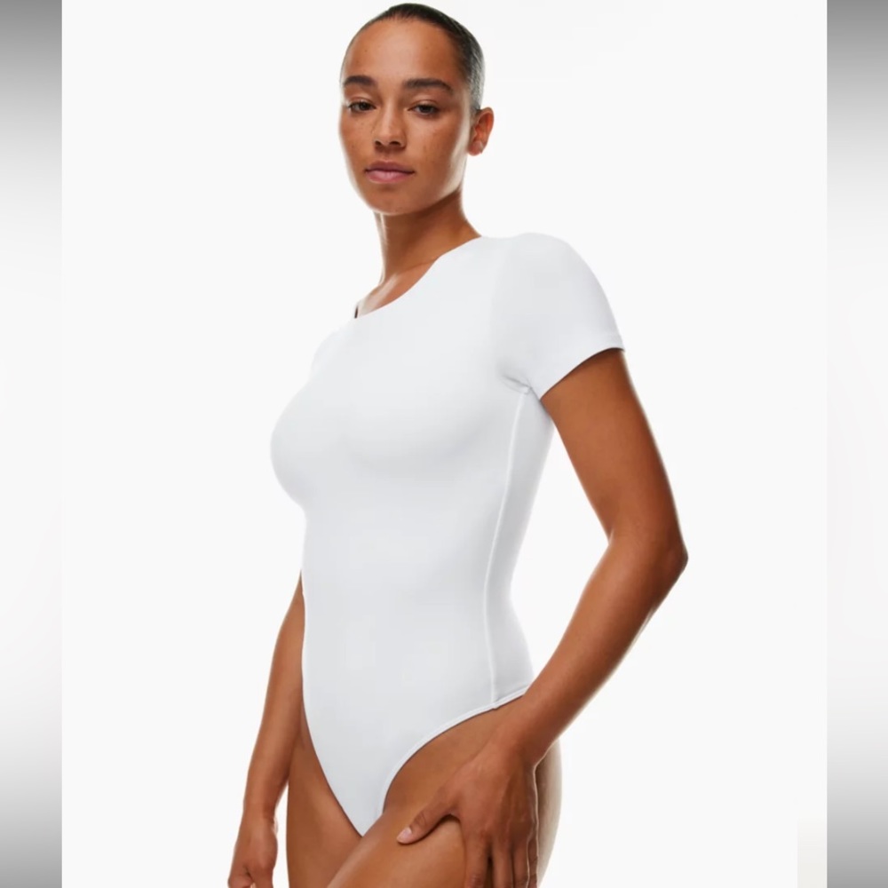 Aritzia Babaton (2XS) Contour Crew Short Sleeve Bodysuit